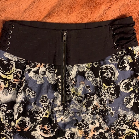Gentle Fawn floral Skirt SZ 6 - Picture 7 of 8